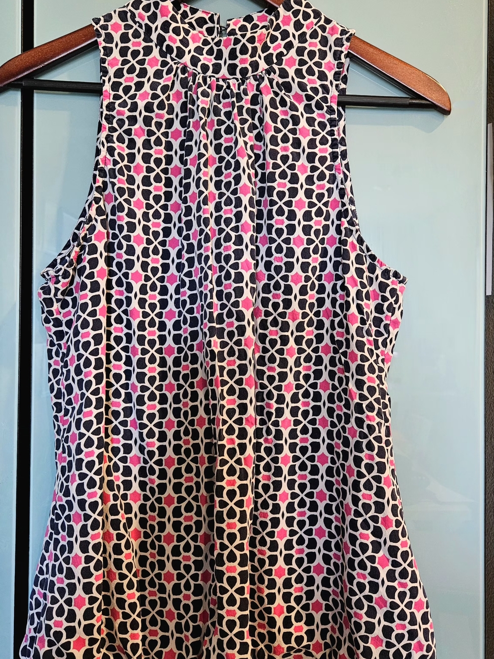 Trina Turk Sleeveless Geometric Floral Print Camisole in Black, White & Pink